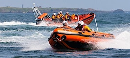 Master client and colleague coaching by using lifeboats and mirrors