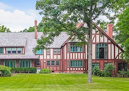 Vacuum magnate Hoover's estate hits market as priciest Chicago burbs home