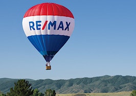 REMAX balloon flying high
