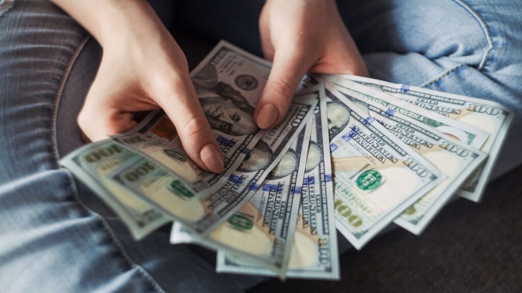 Pros and cons of a cash deal on a home purchase or sale