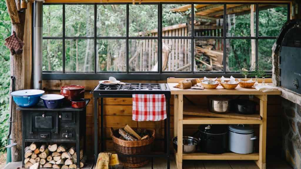 Outdoor kitchens, dining spaces take center stage during holidays