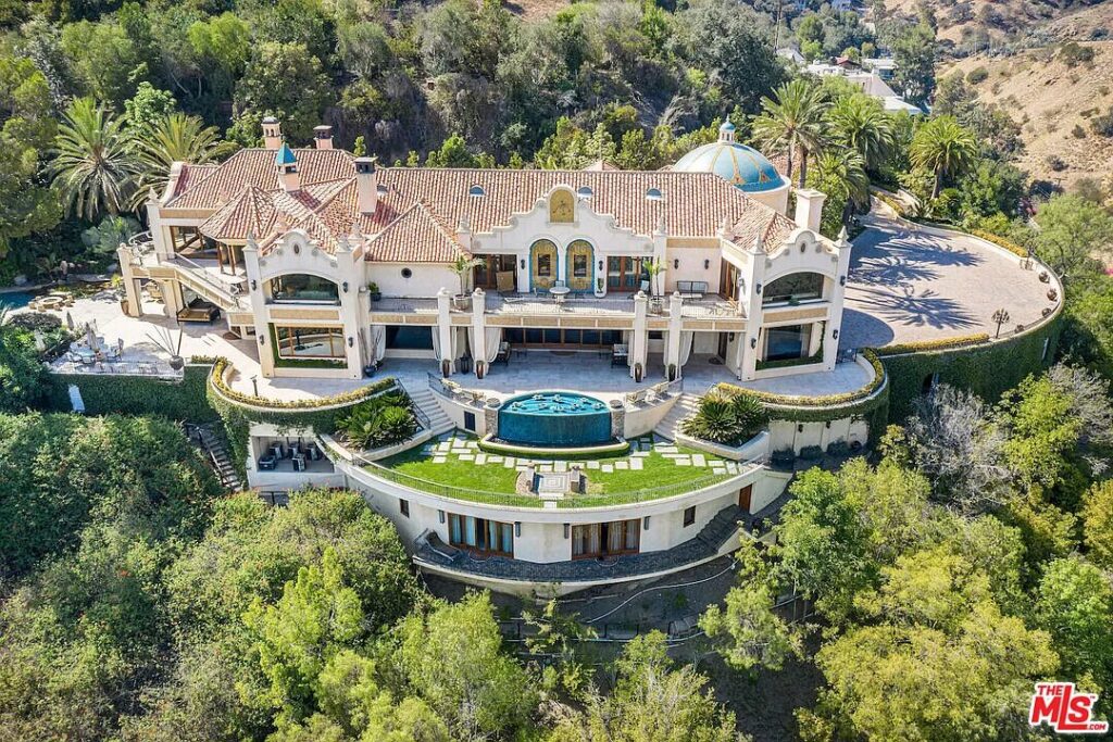 'Full House' creator lists mansion on site of Manson murders