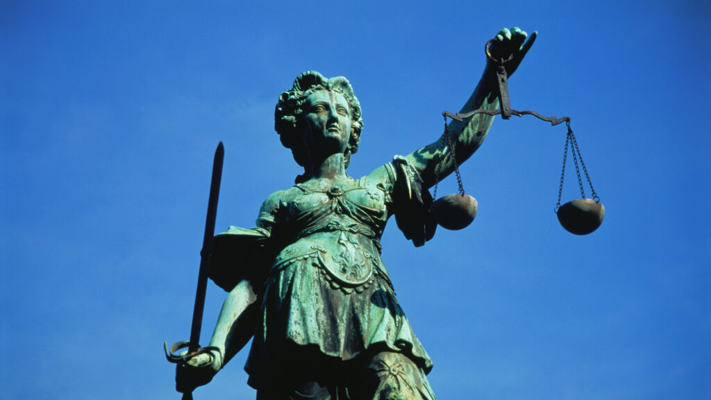 Suit accuses NAR and its president of sexual, racial discrimination