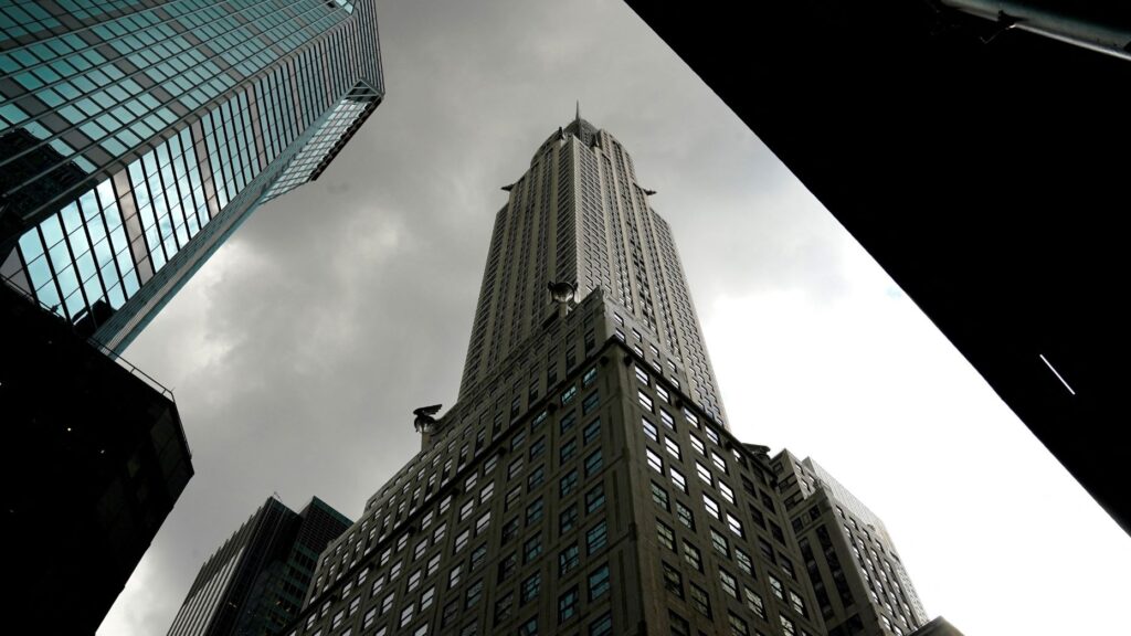 Loans for commercial and multifamily buildings fell 25% in Q4