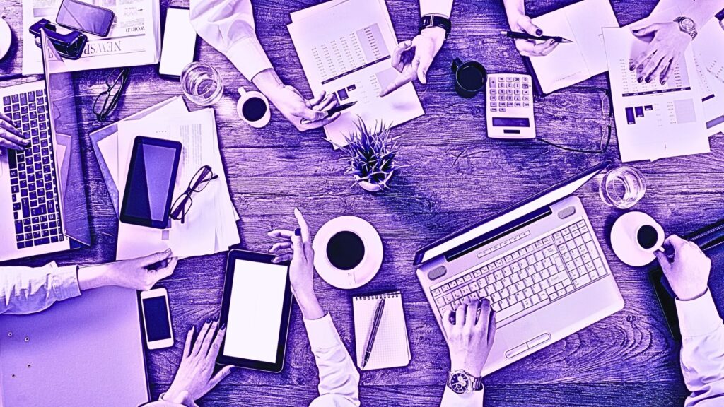 10 tips for hosting standing-room-only office meetings